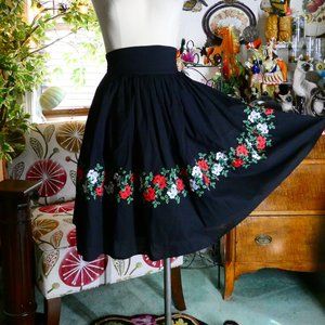 Trashy Diva 1940's Style Black Swing Skirt w/ Rose Motif Size 6